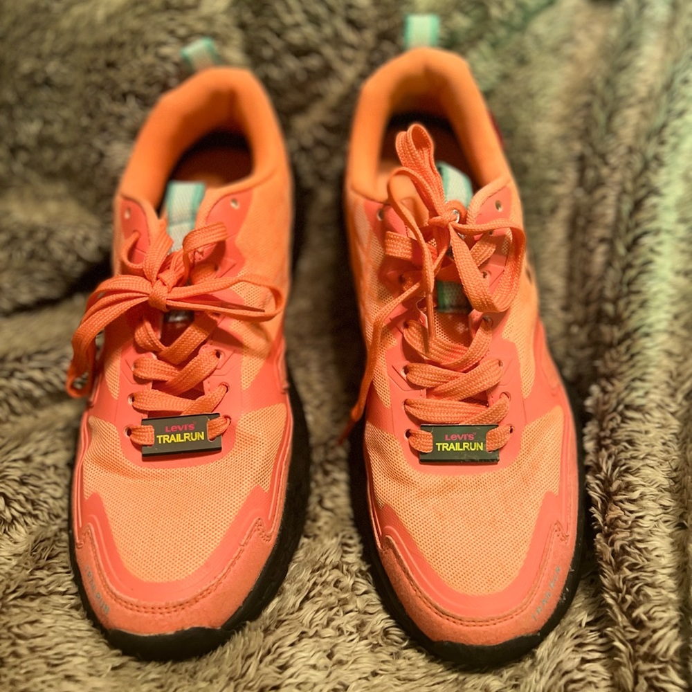 Levi’s Trail run tennis shoes size 8.5